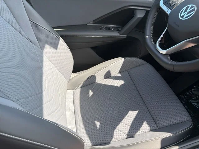 2025 Volkswagen Tiguan SE - Photo 44