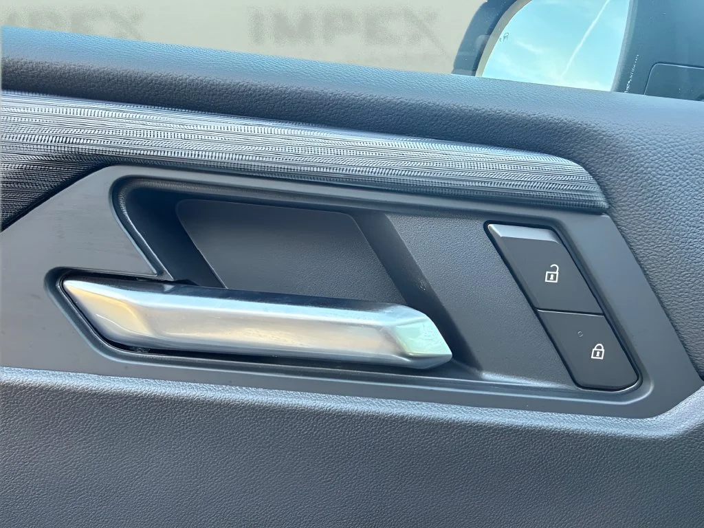 New 2027 Summit White GMC Elevation image 12