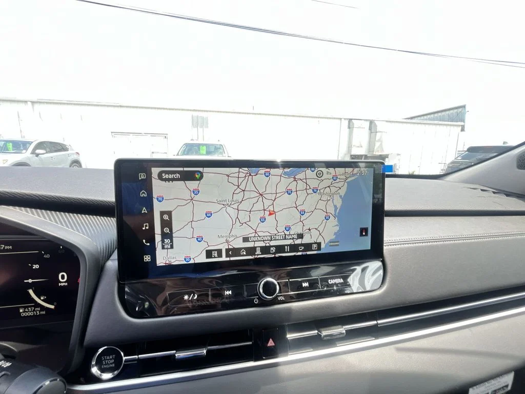 Used 2025 White Mitsubishi SE image 18