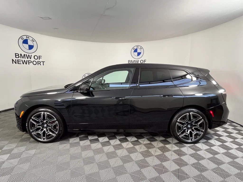 Certified Used 2026 Black Sapphire Metallic BMW xDrive60 image 13