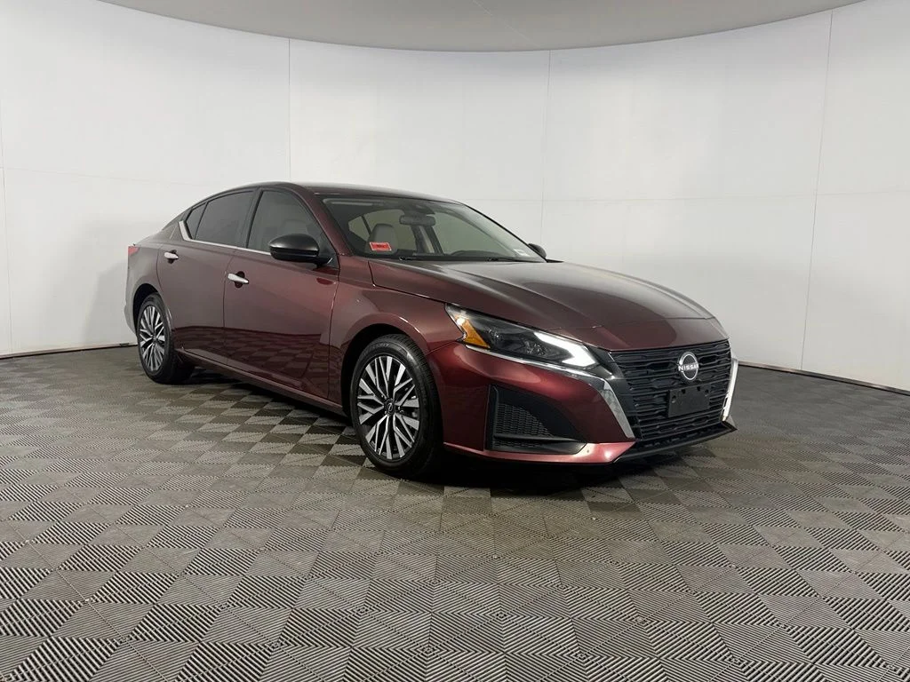 Certified Used 2025  Nissan 2.5 SV image 4