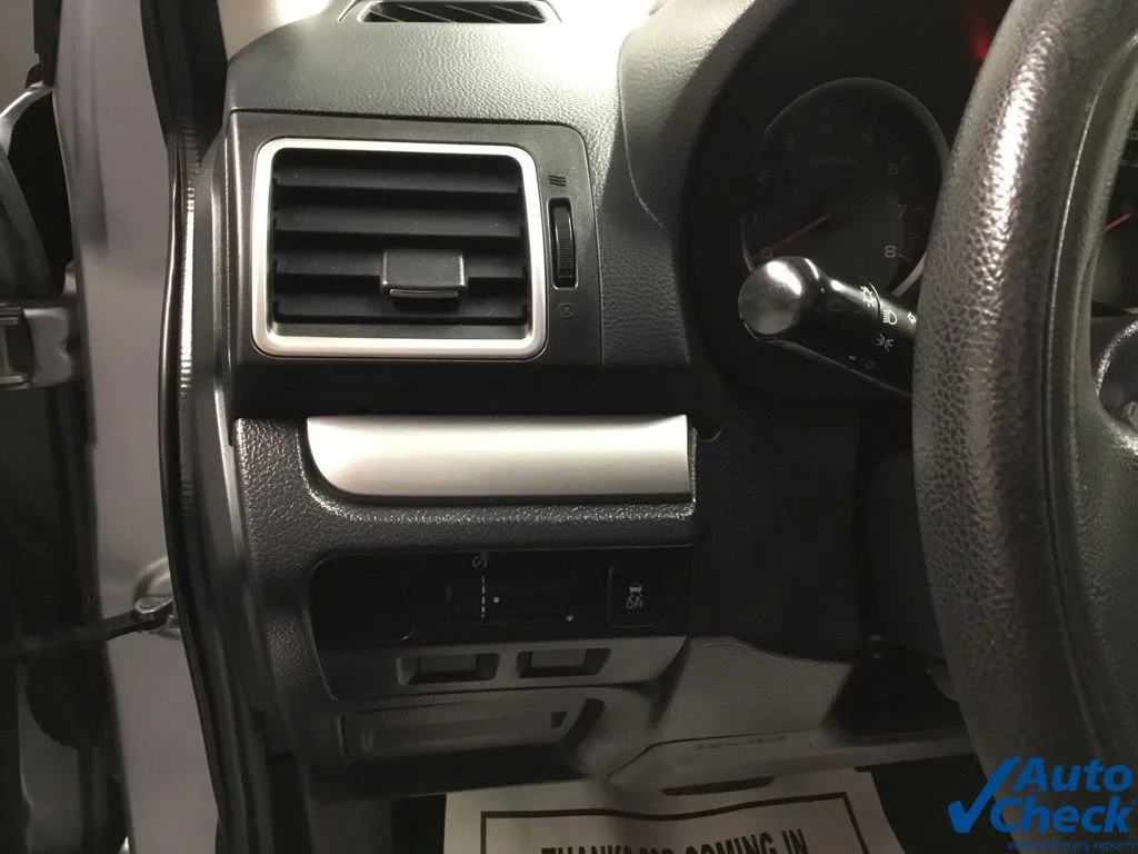 Used 2016 Silver Subaru 2.5i Premium image 21