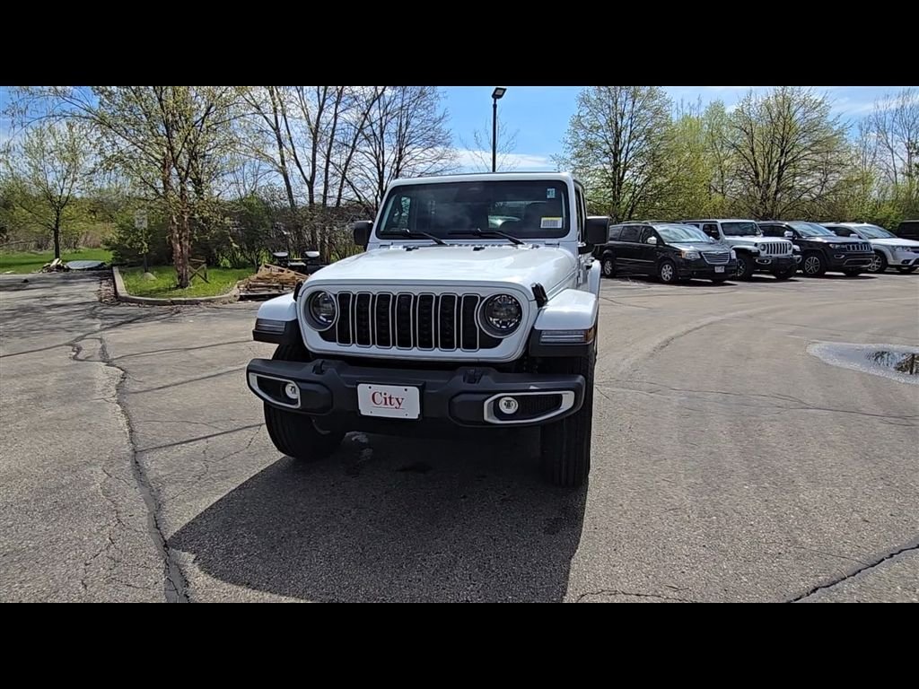 New 2026 Bright White Clear-Coat Exterior Paint Jeep Sahara image 3