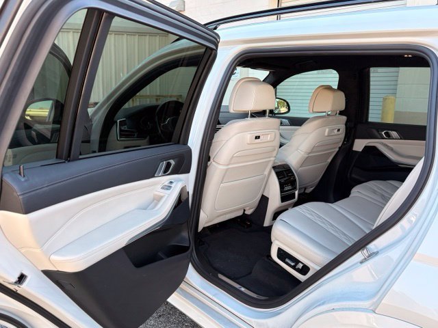 Used 2021 Mineral White Metallic BMW xDrive40i image 12