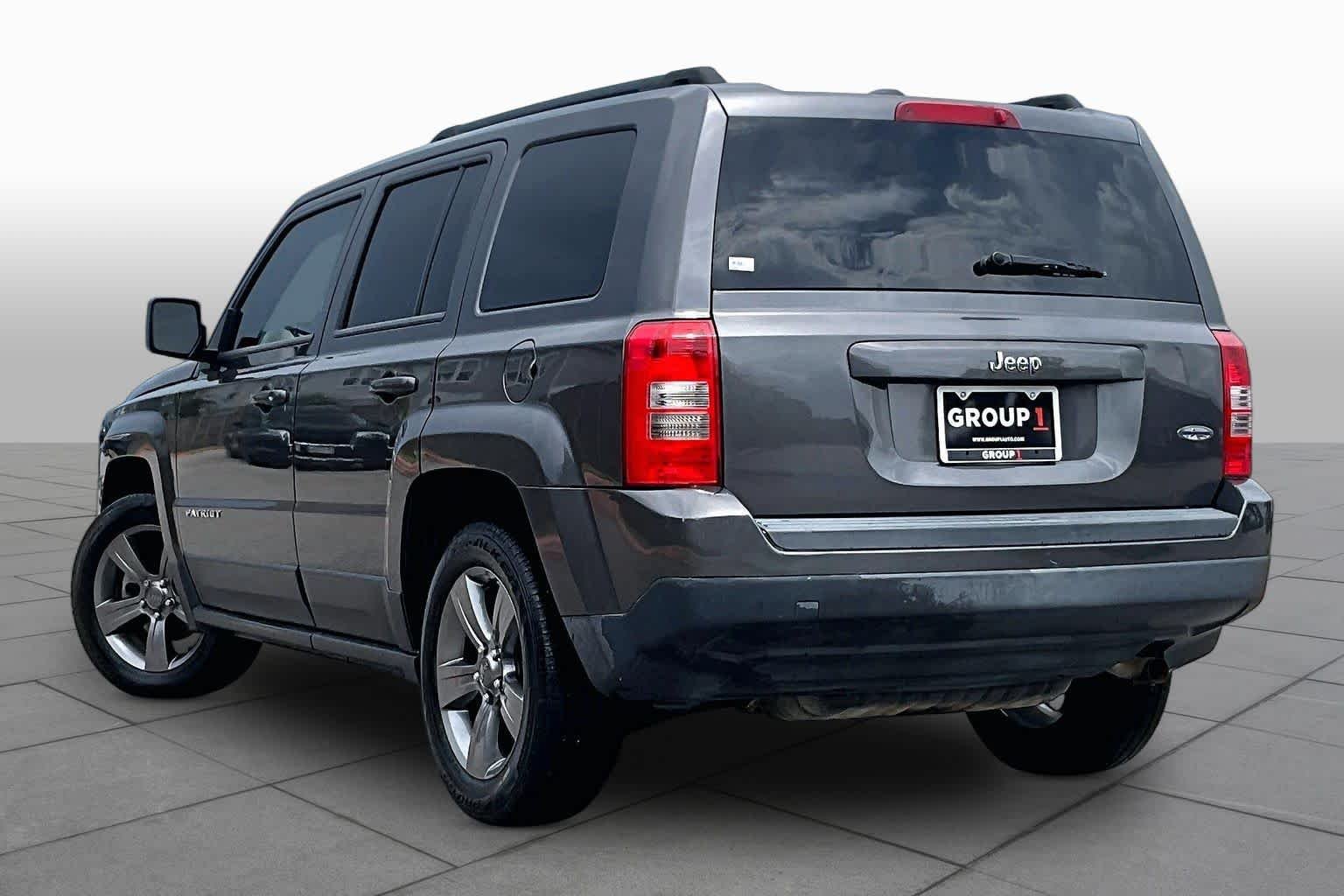 Used 2015 Granite Crystal Metallic Clearcoat Jeep High Altitude Edition image 12