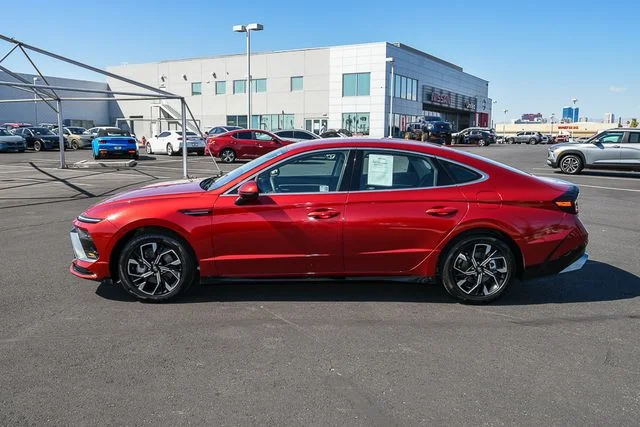 Used 2024 Red Hyundai SEL image 2