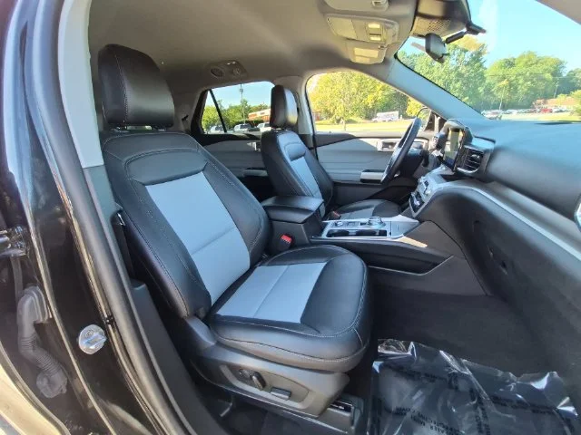Used 2024 Black Ford XLT image 34