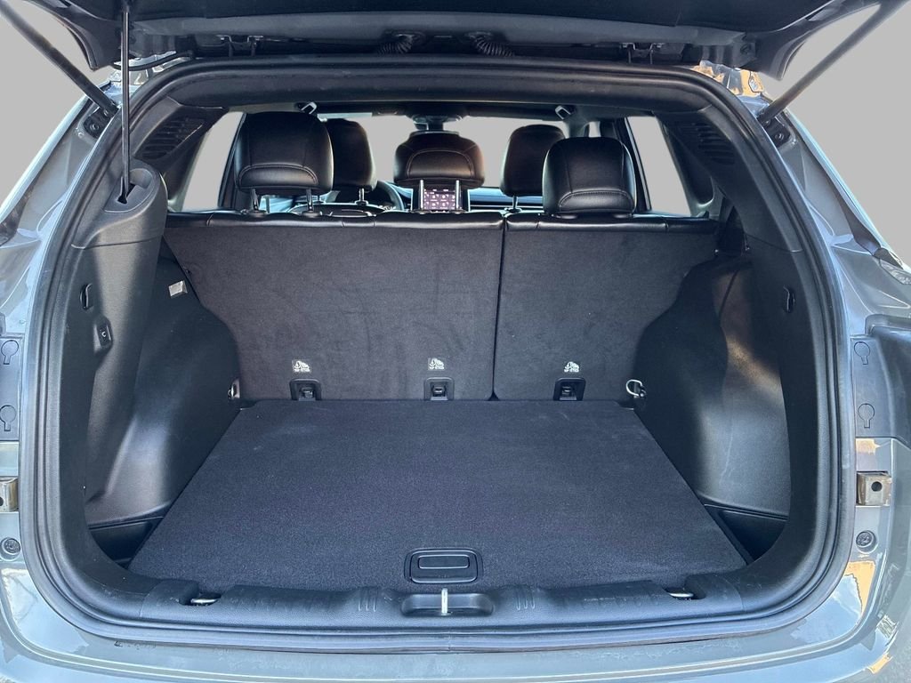 Used 2023 Gray Jeep Latitude Lux image 13