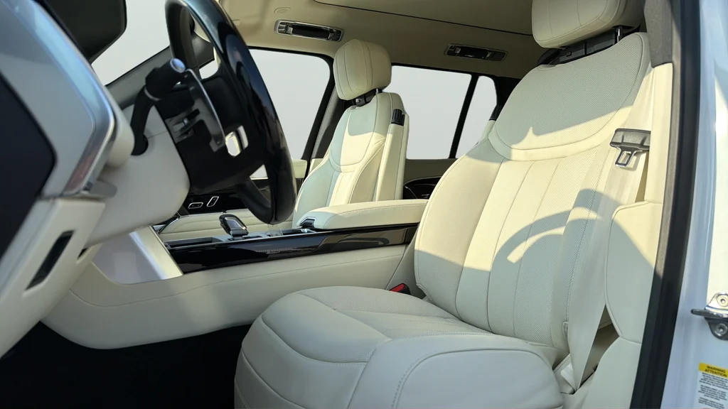 Used 2026 White Land Rover SE image 19