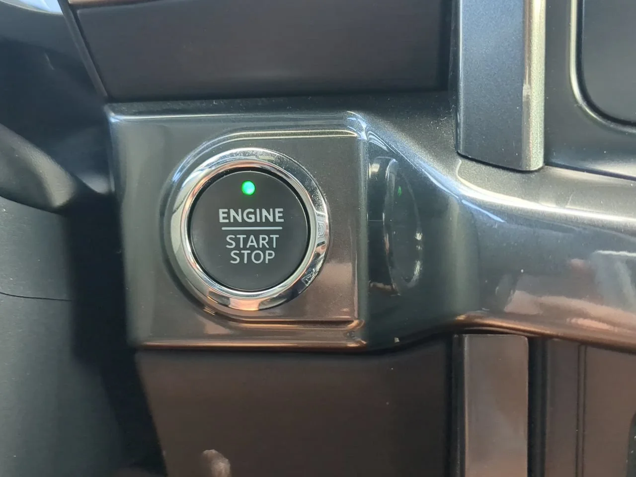 Used 2023 Avalanche Gray Ford XLT image 31