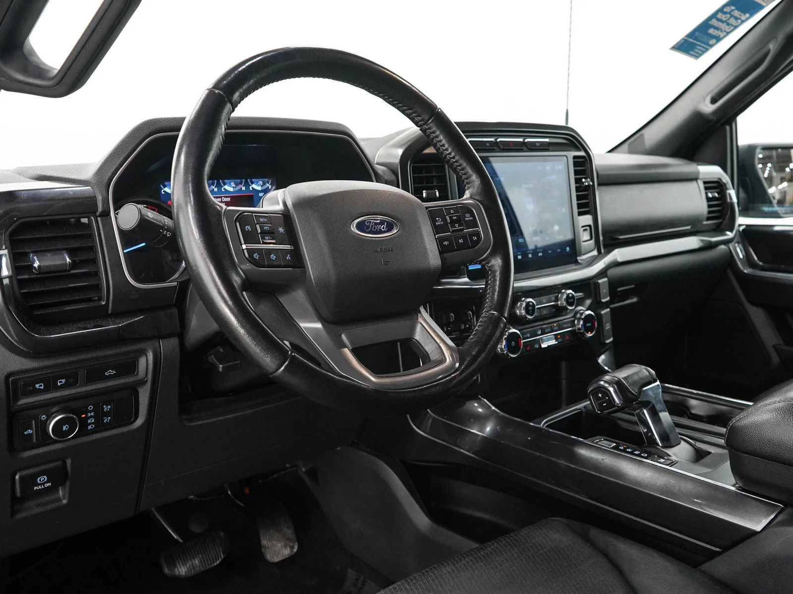 Used 2022  Ford XL image 24