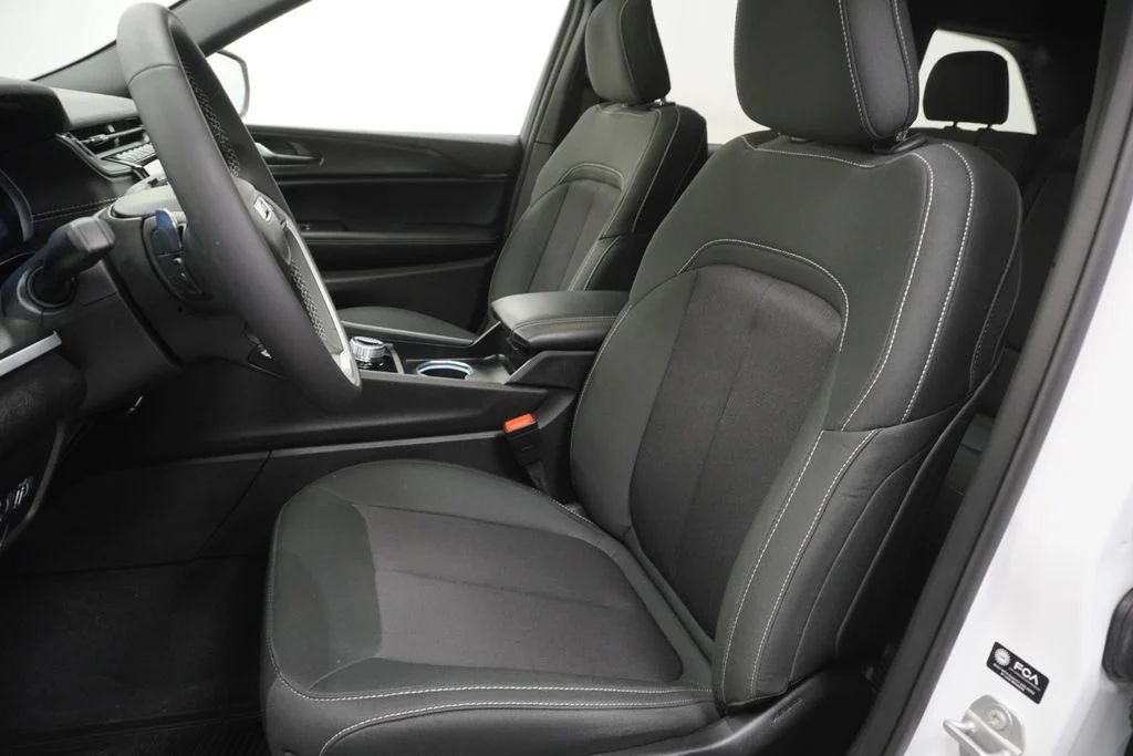Used 2025 White Jeep Laredo X image 16