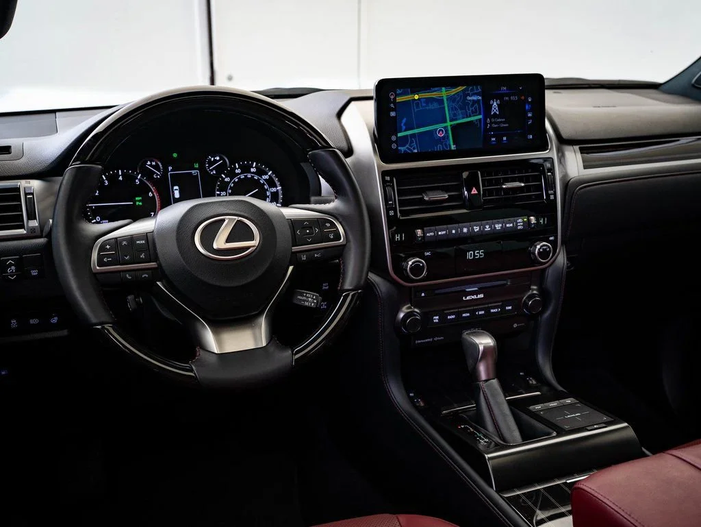 Used 2023 White Pearl Lexus 460 image 4