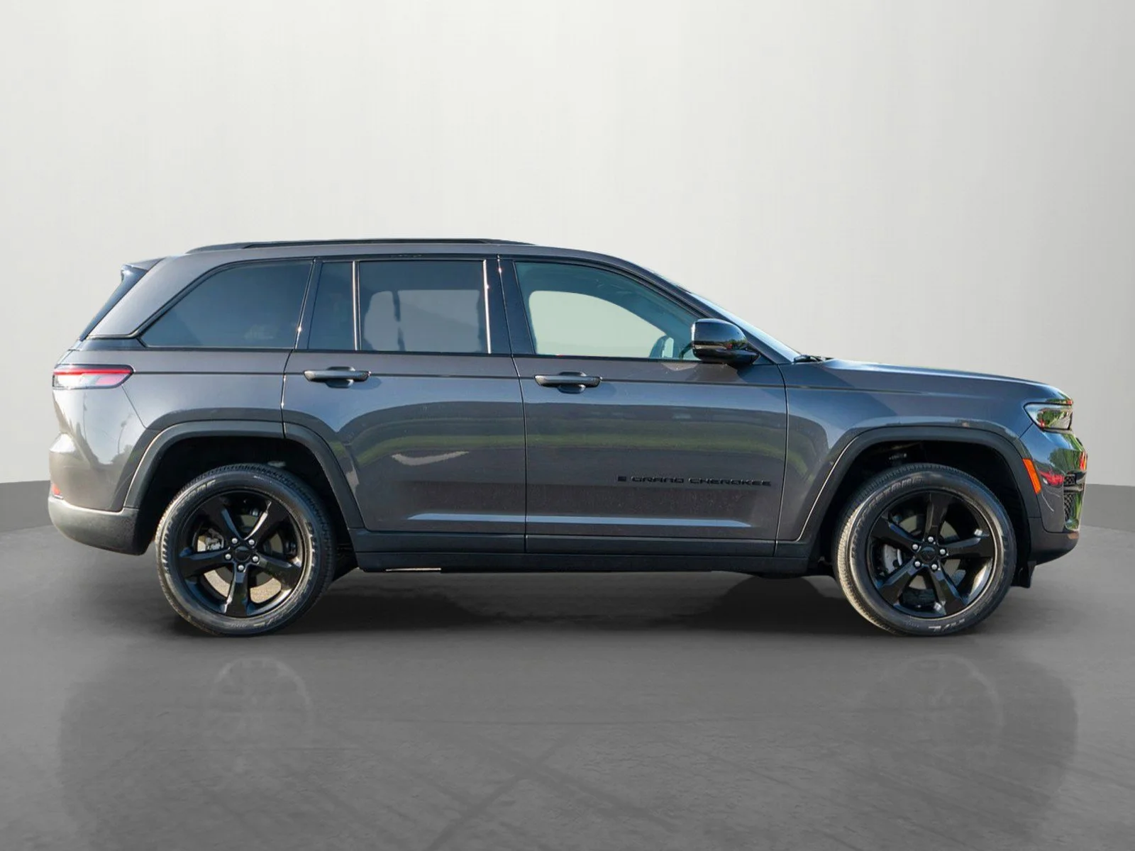 Used 2023 Baltic Gray Metallic Clearcoat Jeep Altitude X image 8