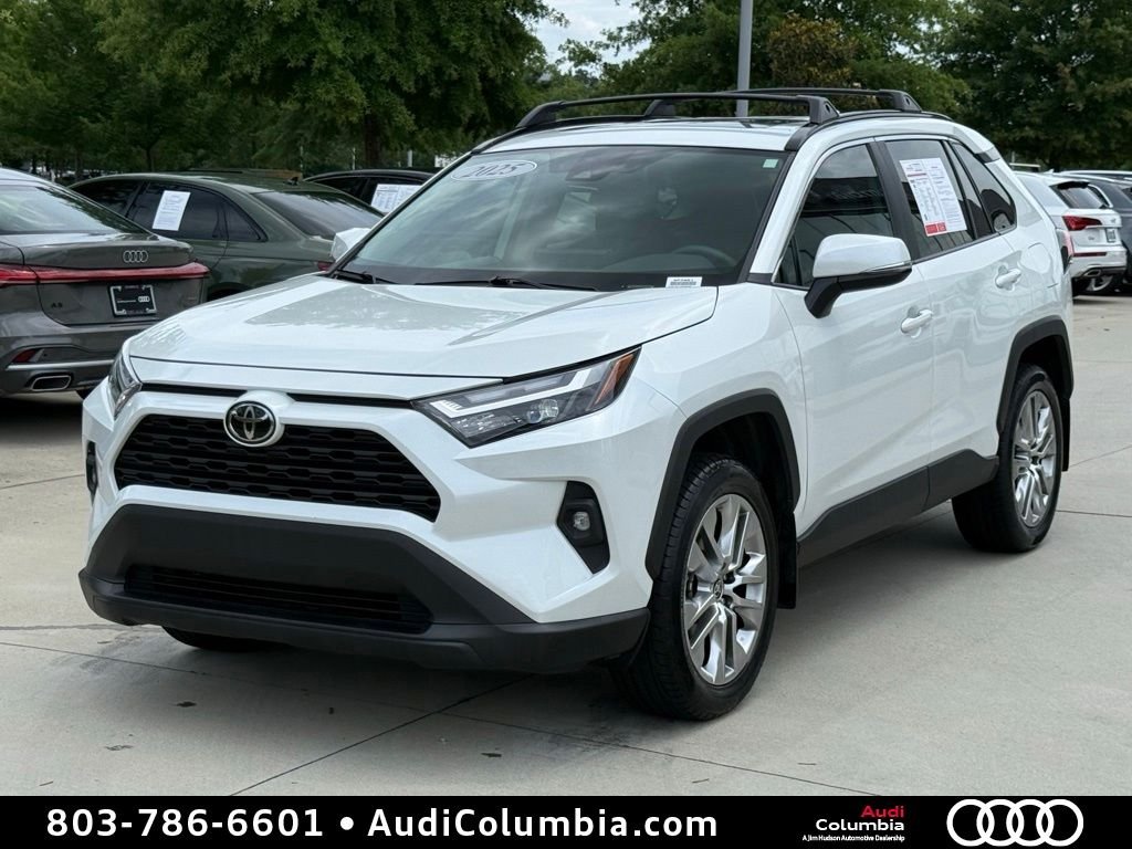 Used 2025 Beige Toyota XLE Premium image 9