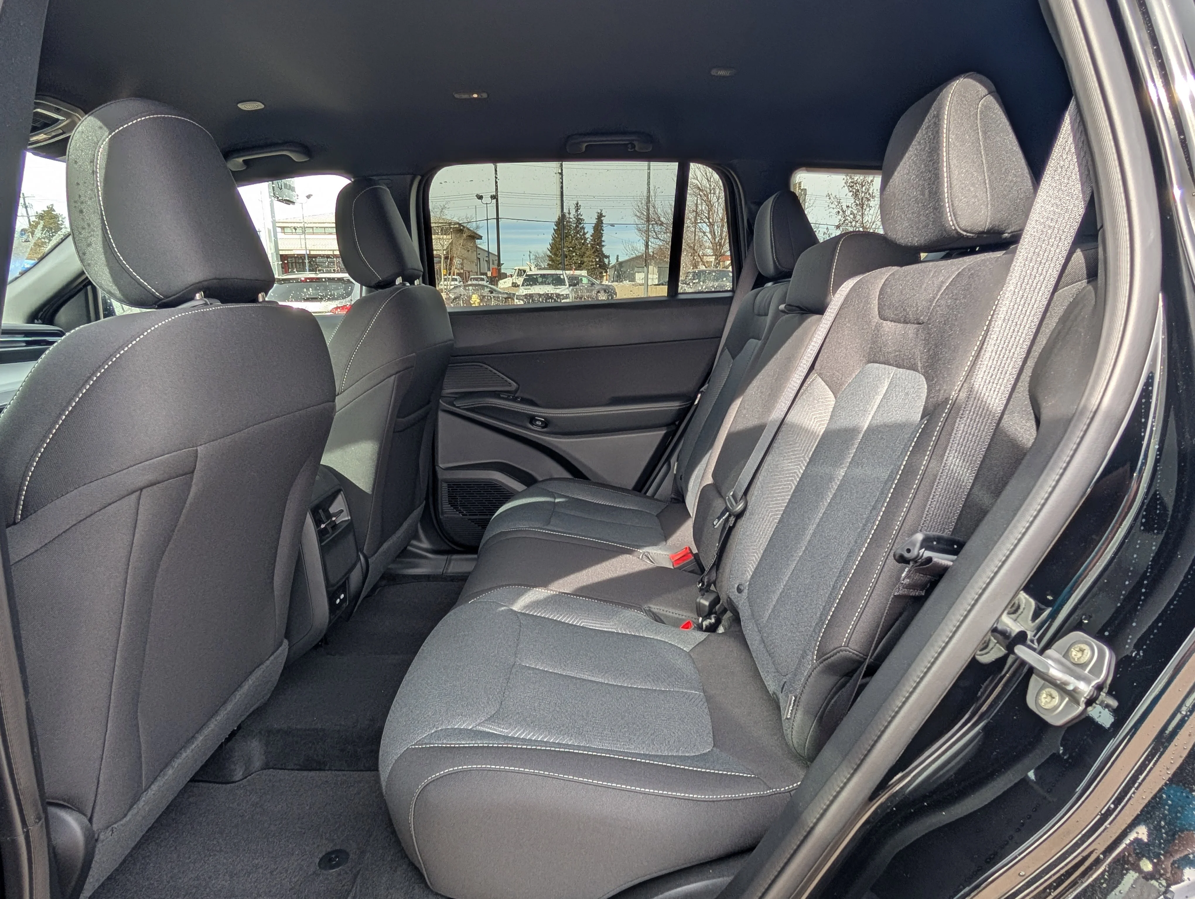 New 2026 Diamond Black Crystal Pearl Jeep Laredo image 18