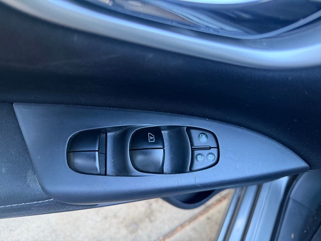 Used 2015 Gun Metallic Nissan S image 11