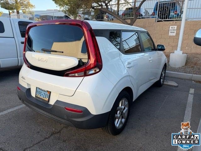Used 2022 Snow White Pearl Kia LX image 3
