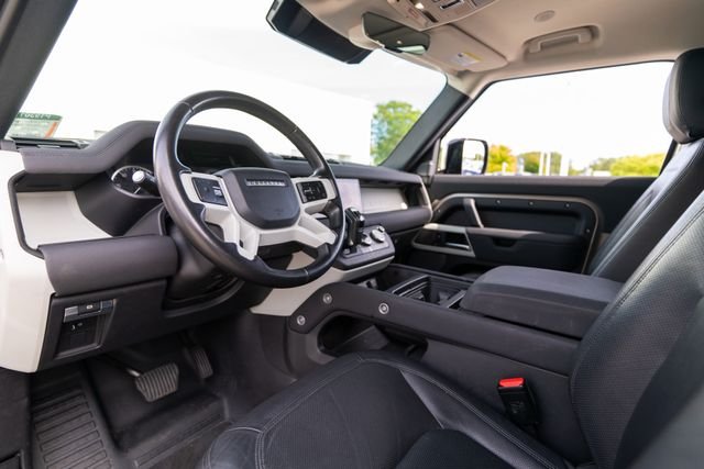Used 2023 Silver Land Rover S image 4