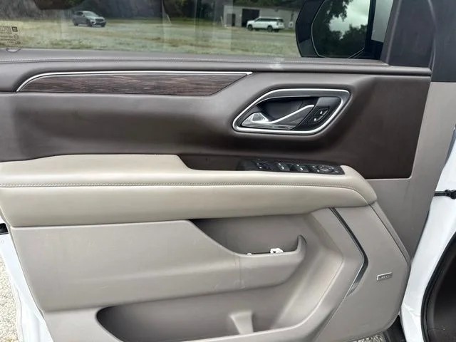Used 2021 White Chevrolet Z71 image 5