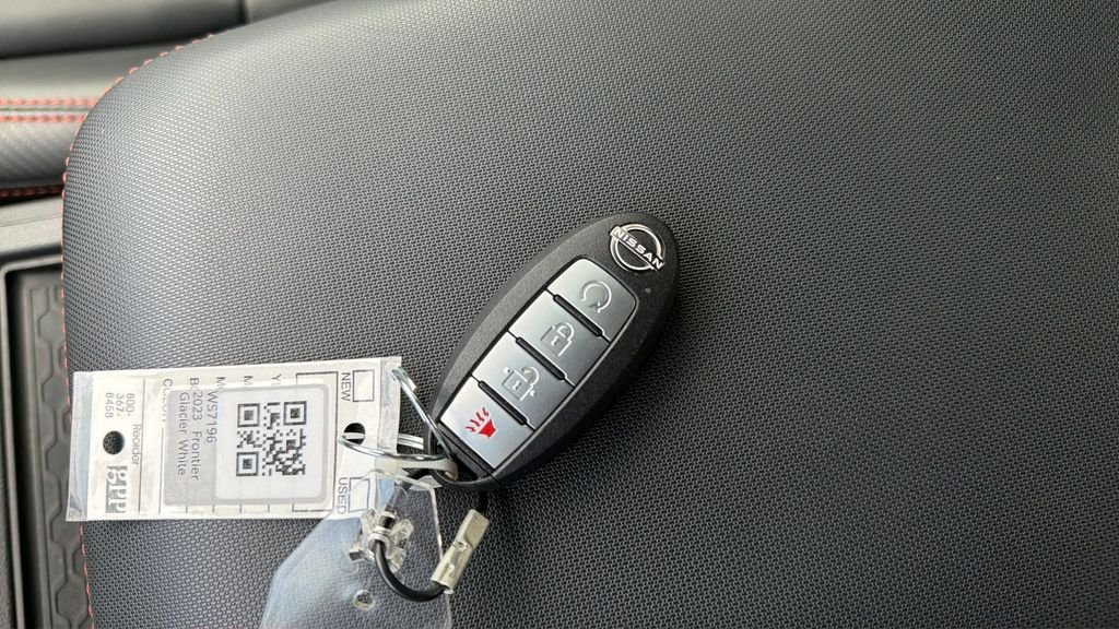 Used 2023 White Nissan PRO-4X image 27