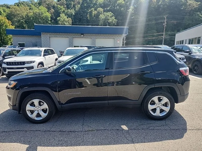 Used 2019 Black Jeep Latitude image 4