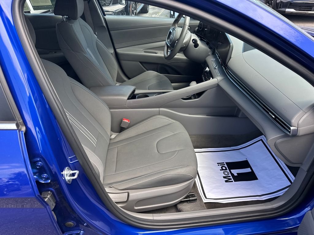 Used 2025 Blue Hyundai SEL Convenience image 13