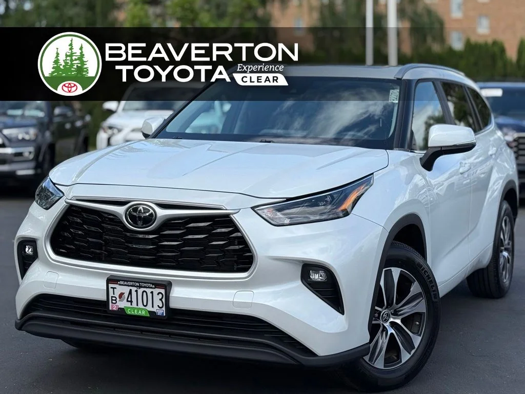 2023 Toyota Highlander XLE FWD's photo