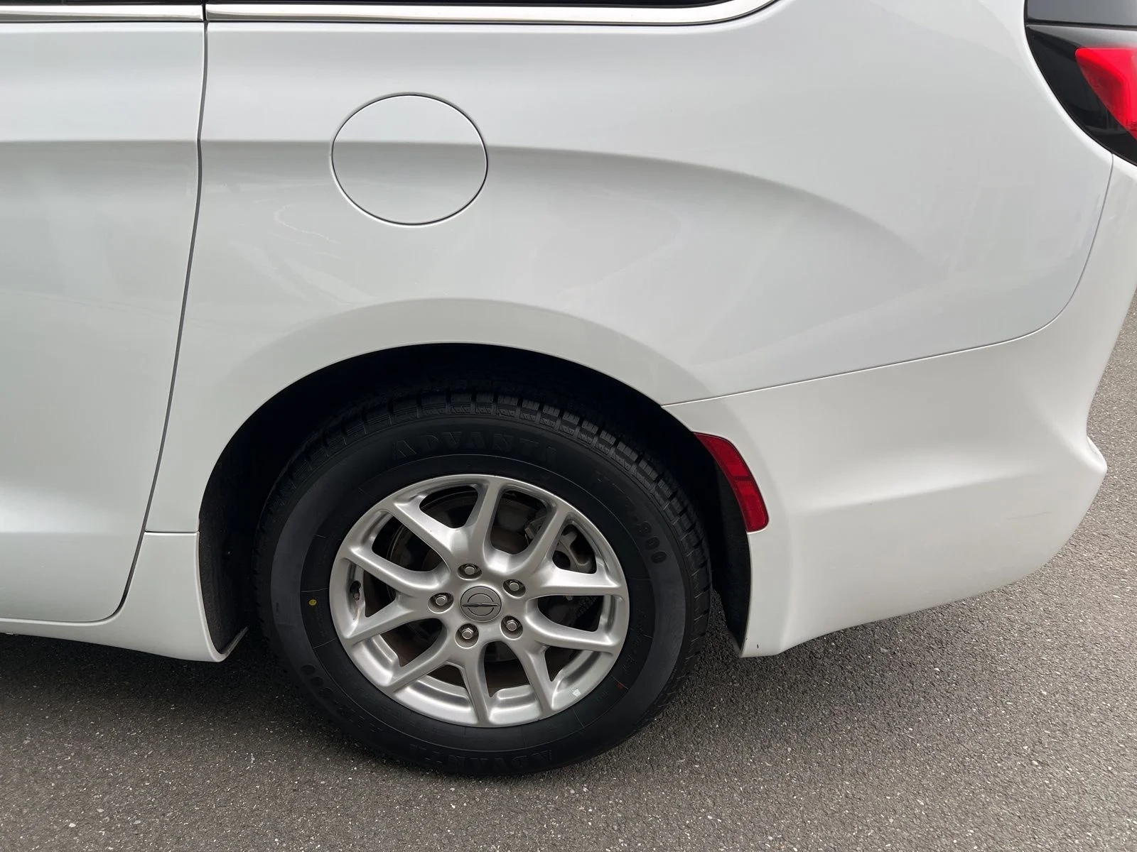 Used 2023 White Chrysler Touring L image 4