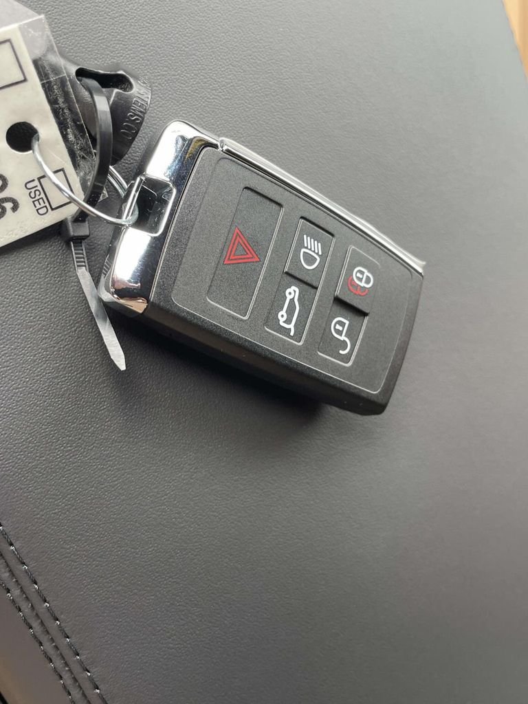 New 2026 Fuji White Land Rover Dynamic SE image 41