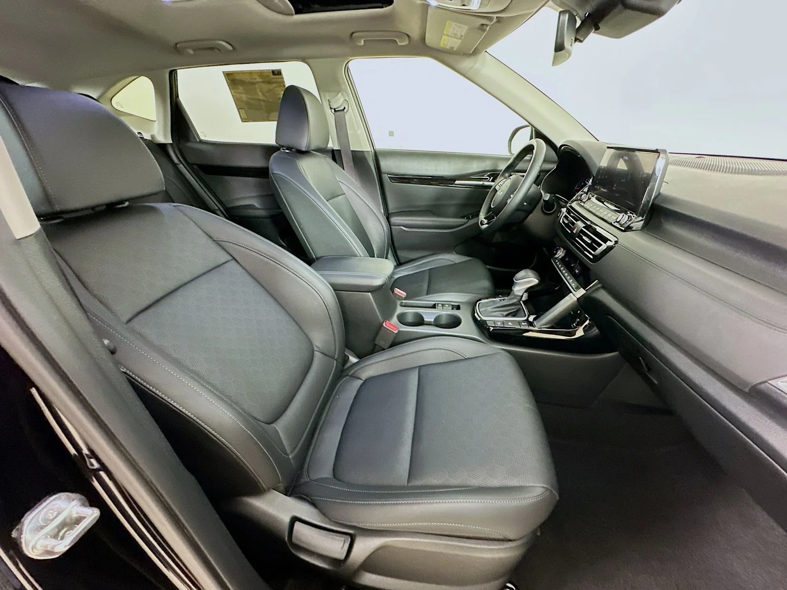 Used 2023 Black Kia  image 43