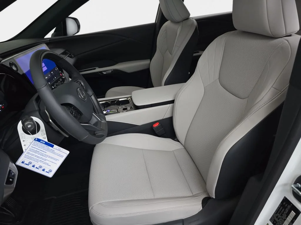 New 2026 Eminent White Pearl Lexus PREMIUM image 15