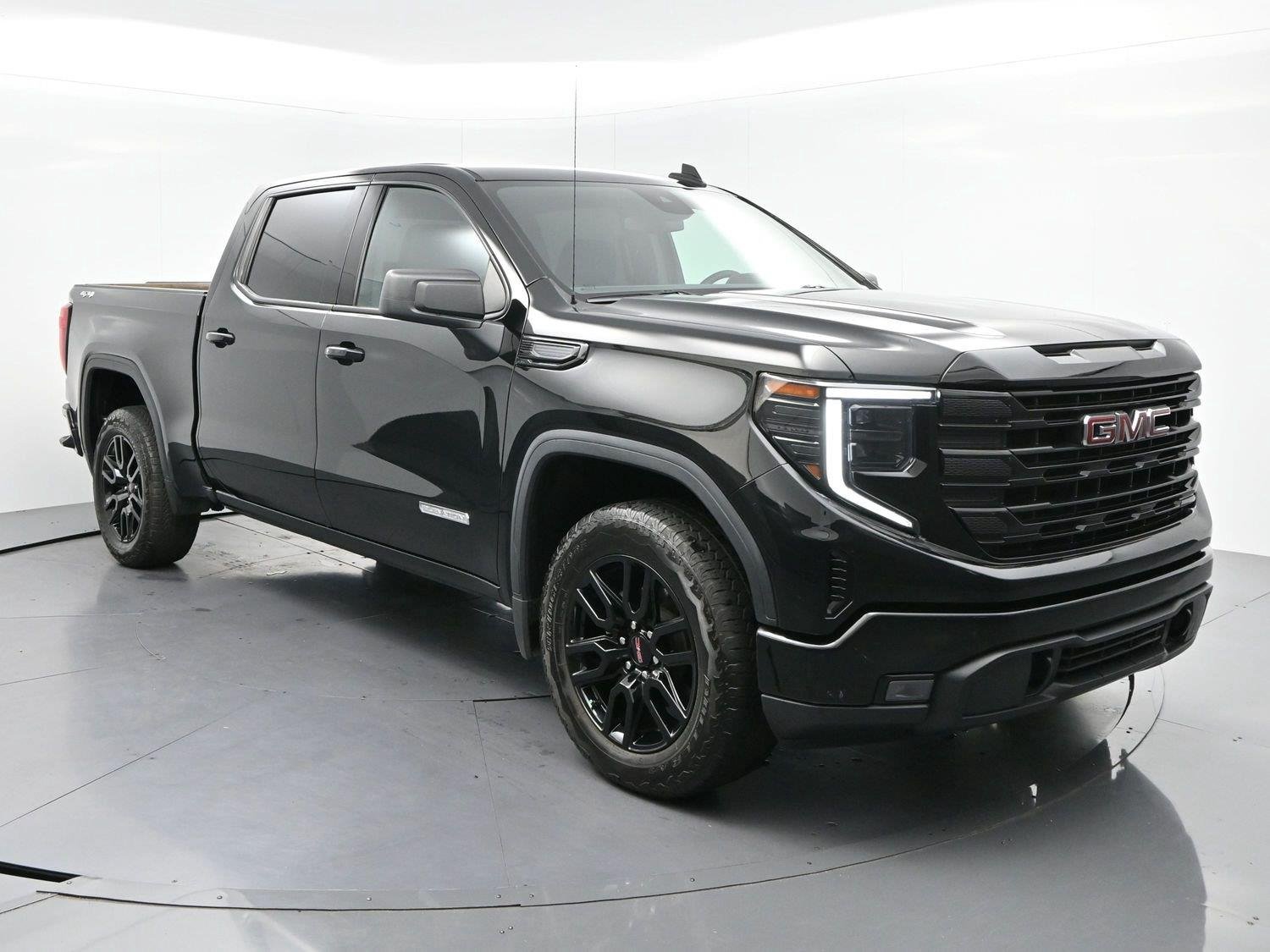 Used 2024 Onyx Black GMC Elevation image 2