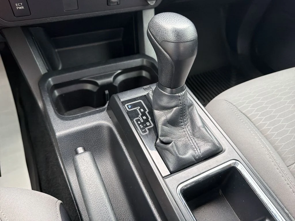 Used 2019 White Toyota SR image 21