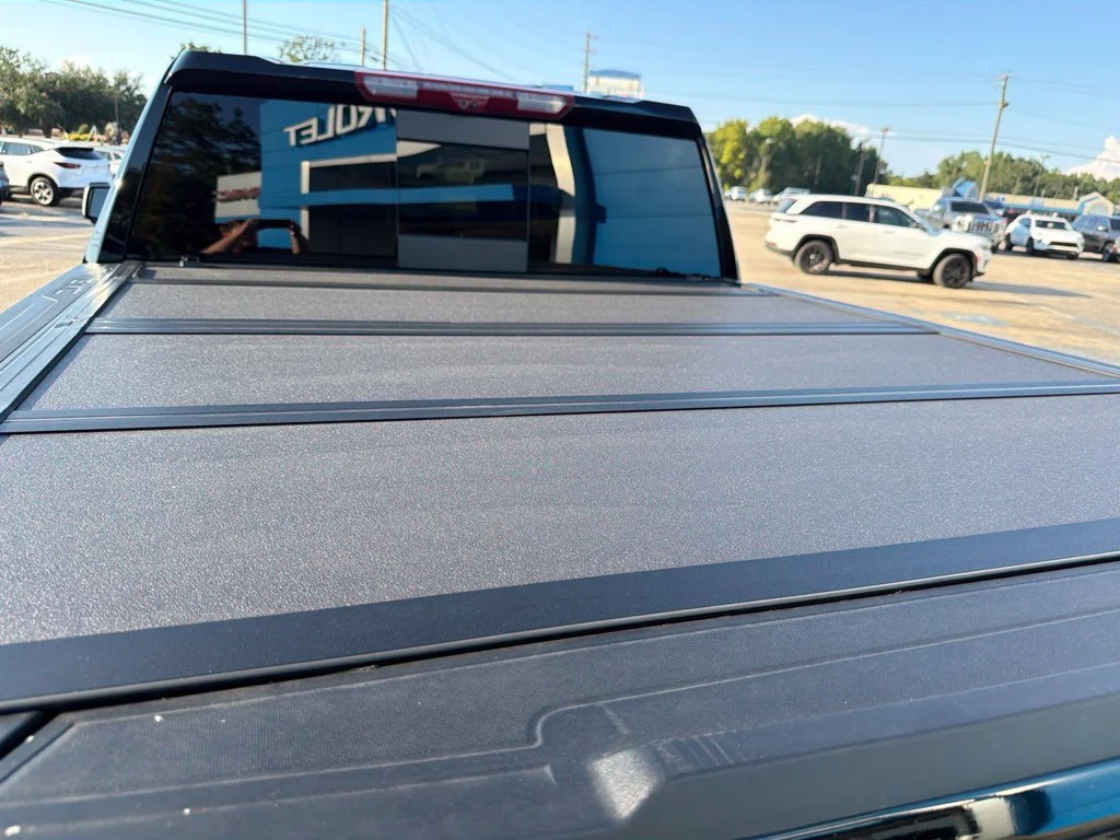Used 2025 Onyx Black GMC Denali Ultimate image 9