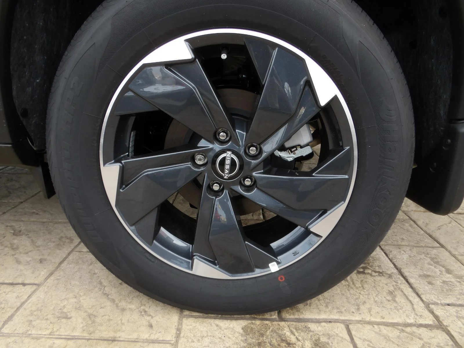 2026 Nissan Rogue SV - Photo 12