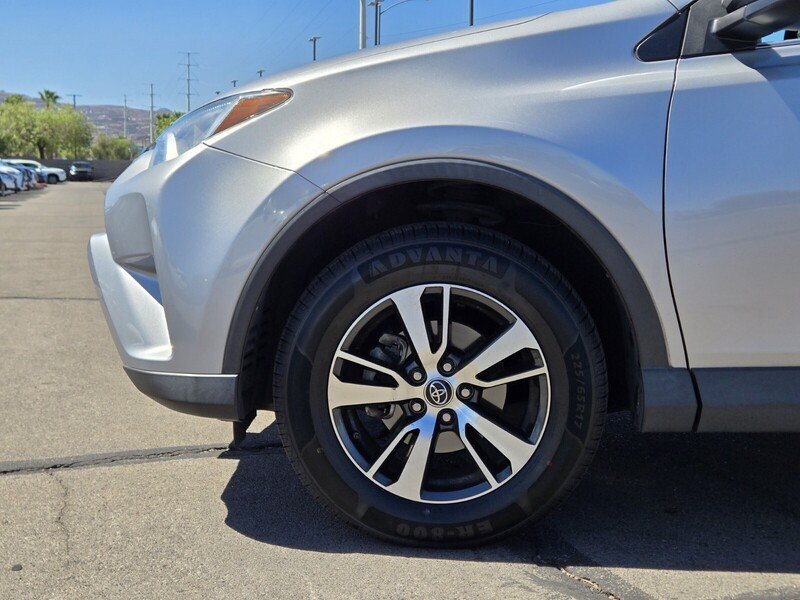 2018 Toyota RAV4 XLE - Photo 9