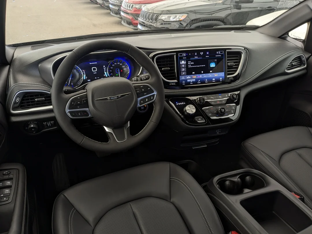 New 2026 Black Chrysler Select - - FWD - 360 Camera - FAV Edition - Power Liftgate - Remote Start & More! image 23