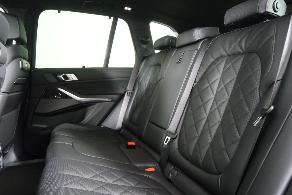 Used 2026 Skyscraper Grey Metallic BMW M60i image 16