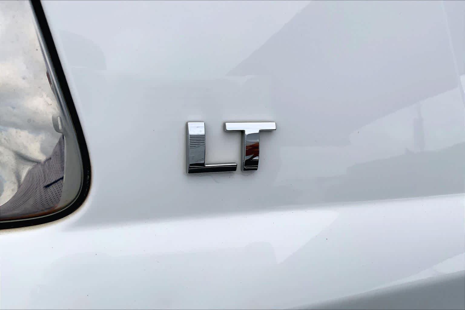 Used 2015 Summit White Chevrolet LT image 10