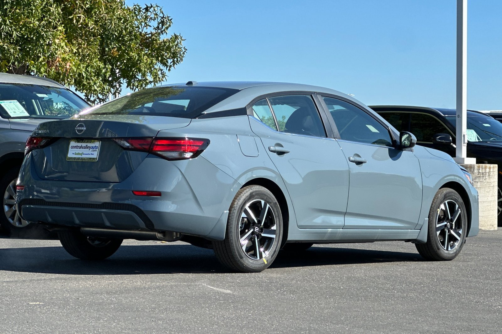 2025 Nissan Sentra SV photo 4