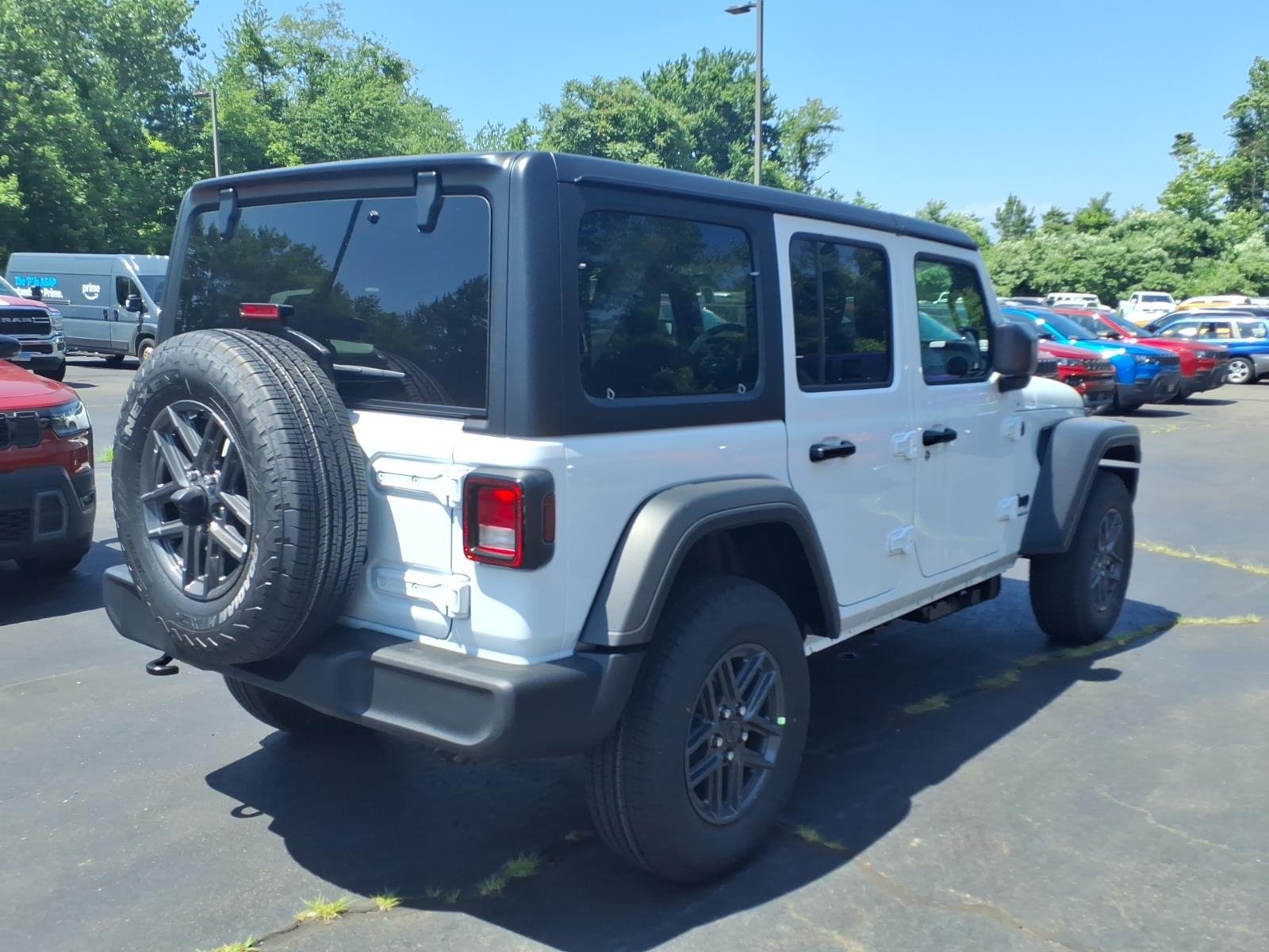 New 2026 Bright White Clear-Coat Exterior Paint Jeep Sport S image 7