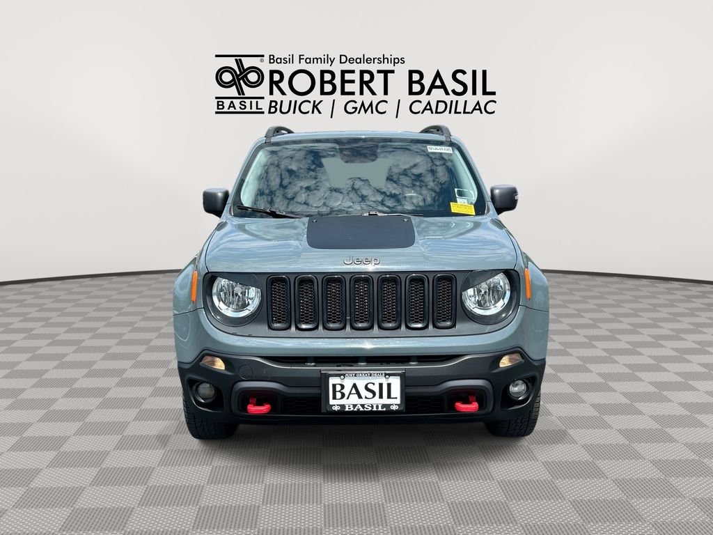 Used 2016 Gray Jeep Trailhawk image 3