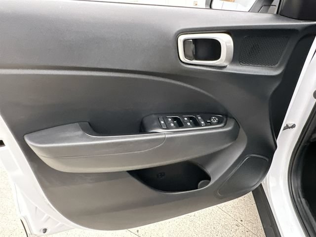 2025 Hyundai Venue SEL - Photo 20