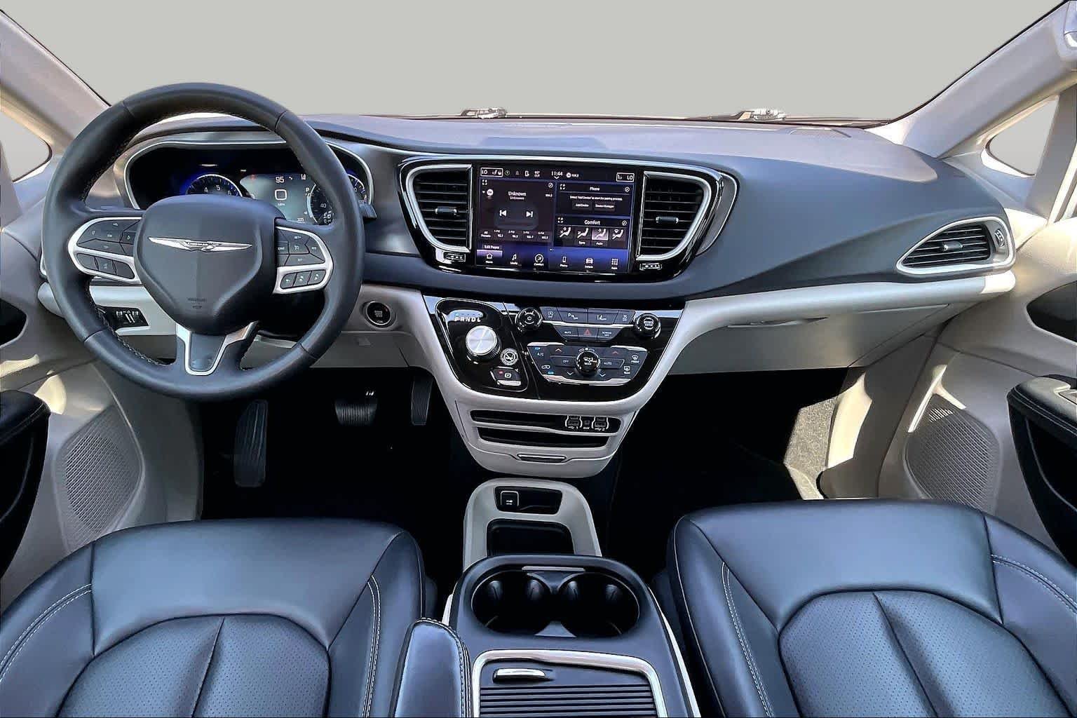 Used 2024 Silver Mist Clearcoat Chrysler Touring L image 15