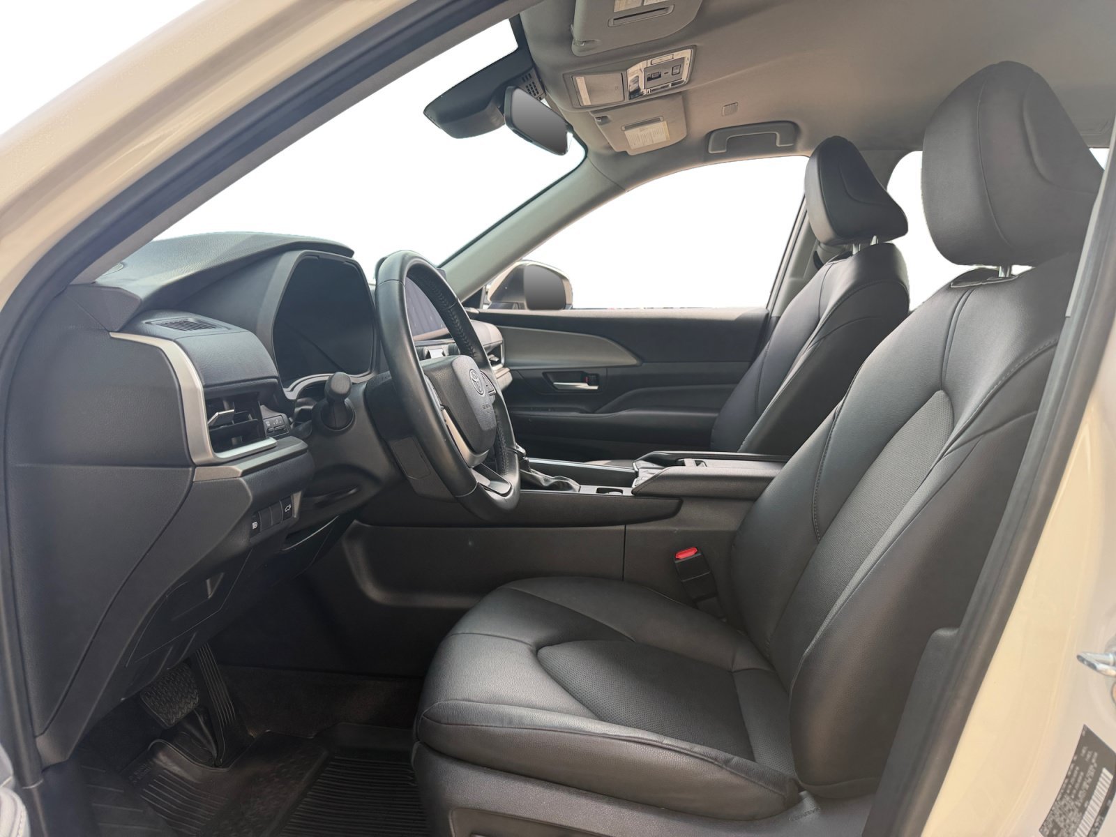 Used 2024 Cream Toyota XLE image 8