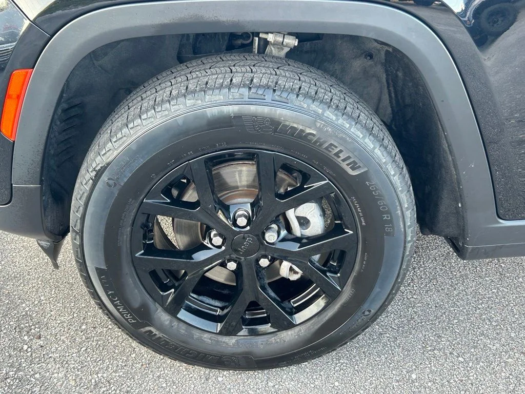 Certified Used 2024 Diamond Black Jeep Altitude image 17