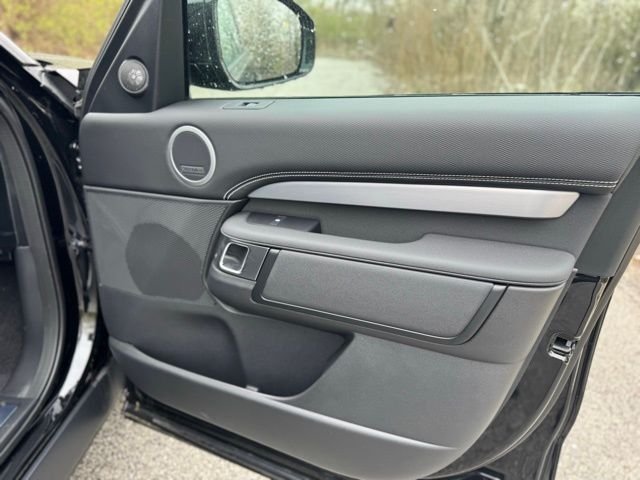 New 2026 Santorini Black Land Rover Dynamic SE image 18