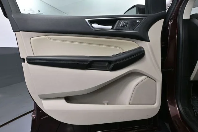 2021 Ford Edge Titanium - Photo 20