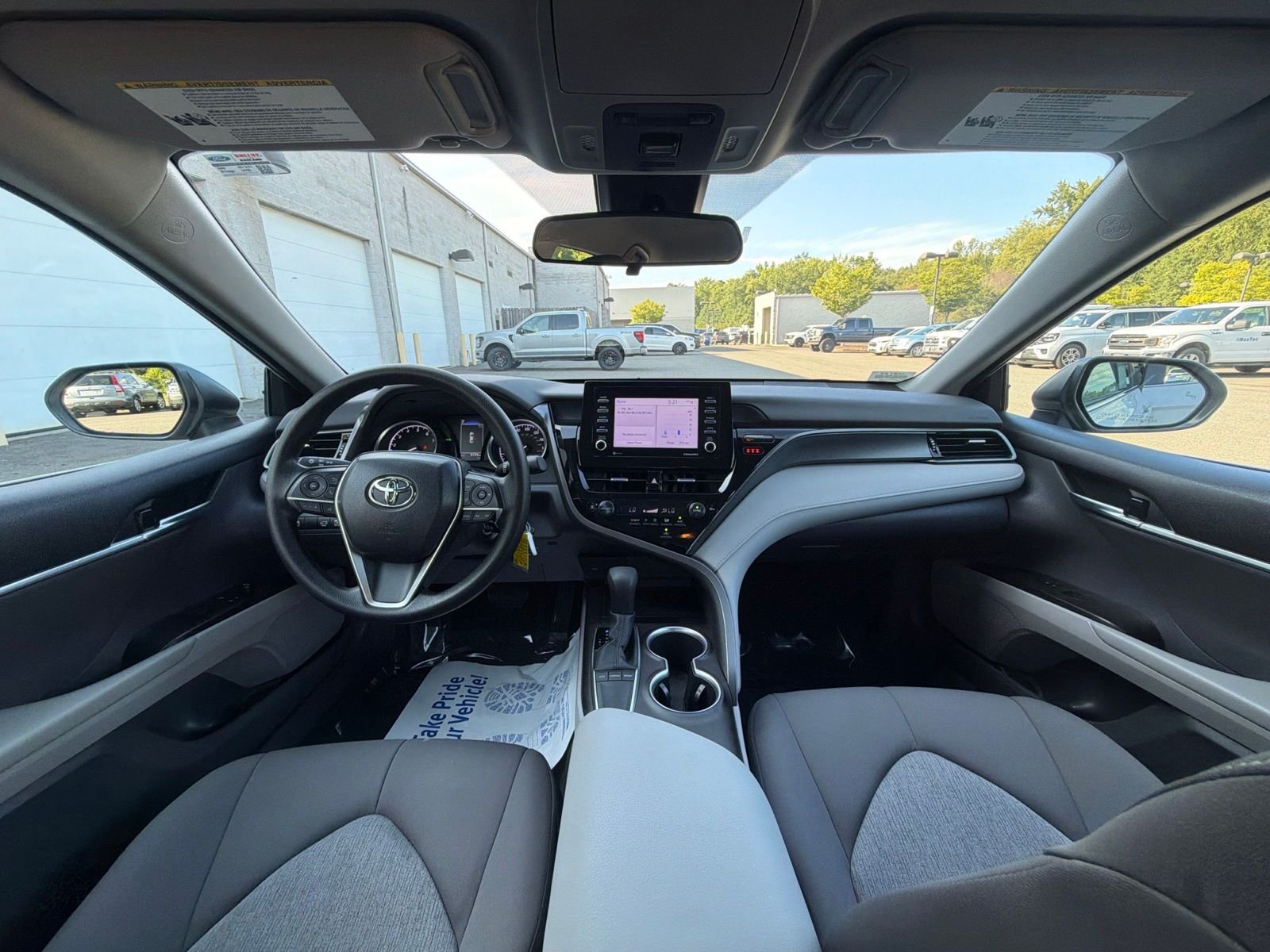 Used 2022 White Toyota LE image 23